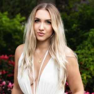 Meet your Posher, Ana